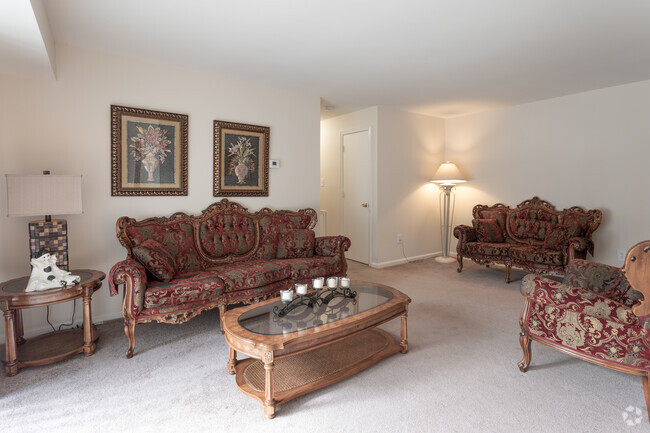 2BR, 1.5BA - 819 SF - Fairfax Village Apartments