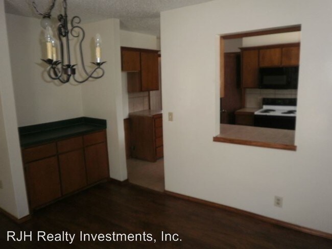 Building Photo - 2805 Shoreridge Ave
