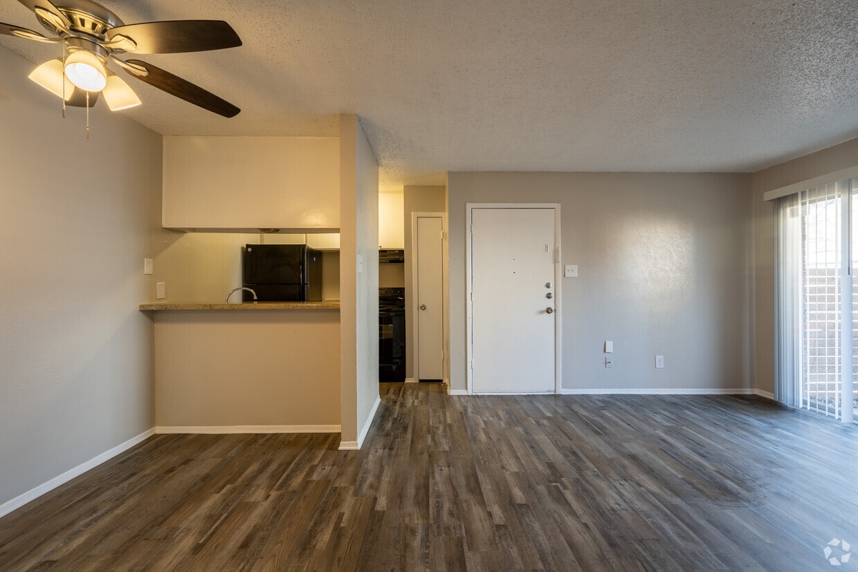 Kings Landing Apartments in Mansfield, TX