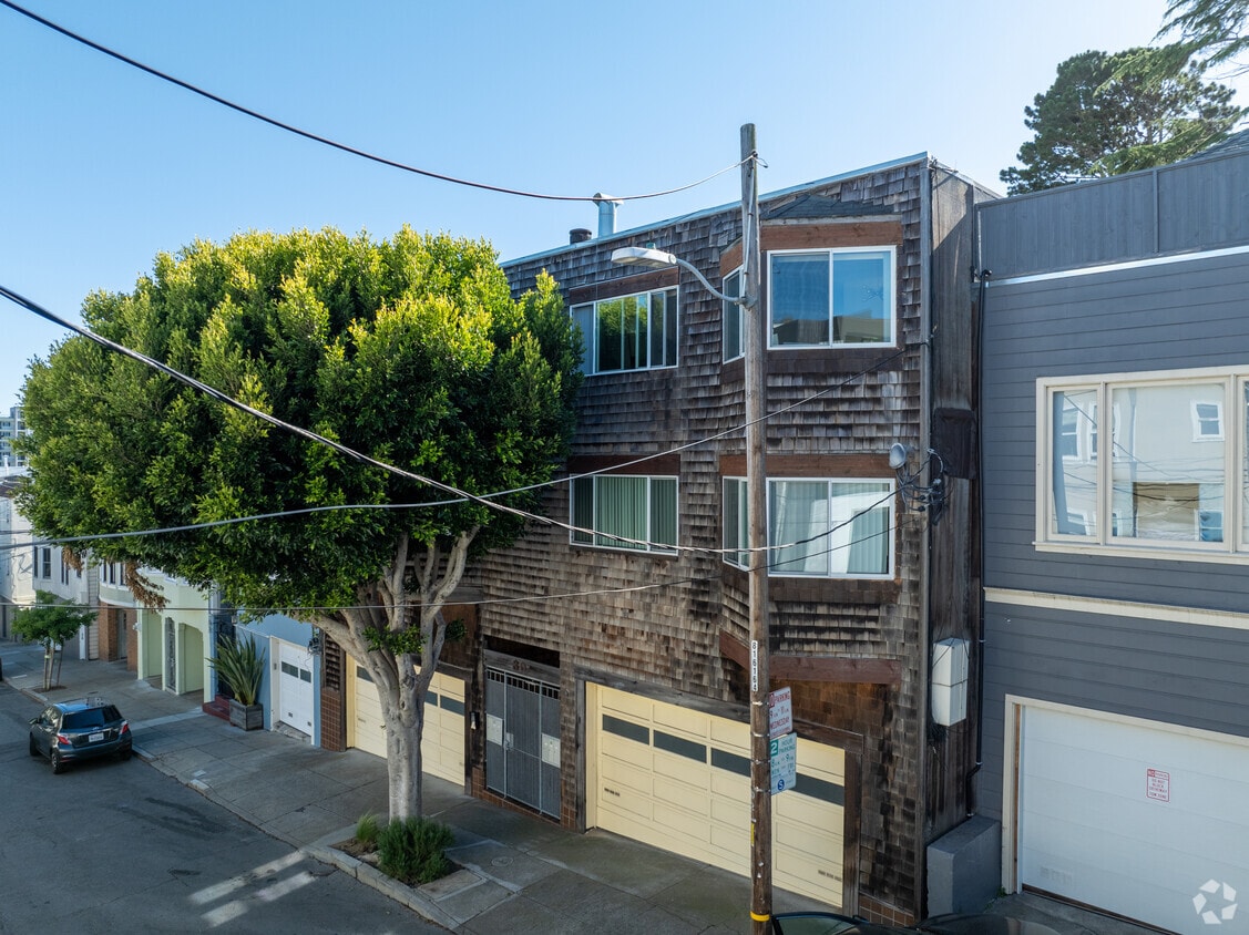 Building photo - 30 Rosemont Pl