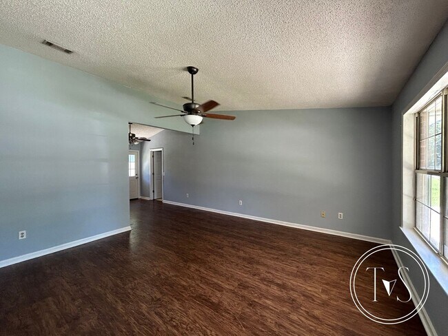 Building Photo - 1012 Farr Ct