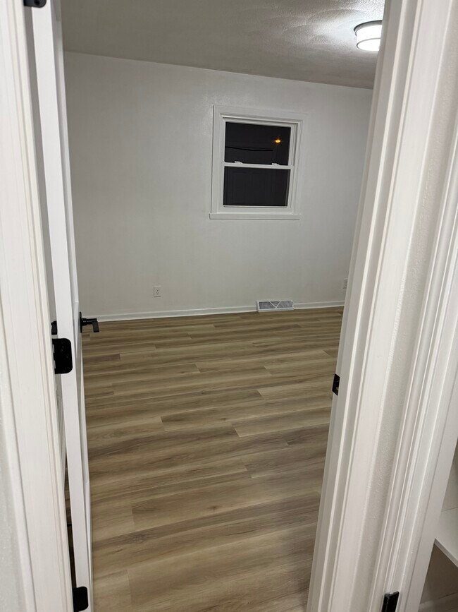 Foto del edificio - 250 Westridge Rd