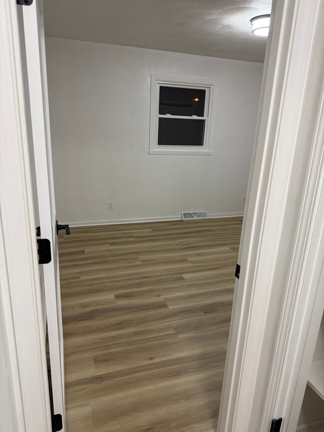 Building Photo - 250 Westridge Rd