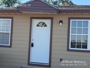 Building Photo - 704 E Schunior St