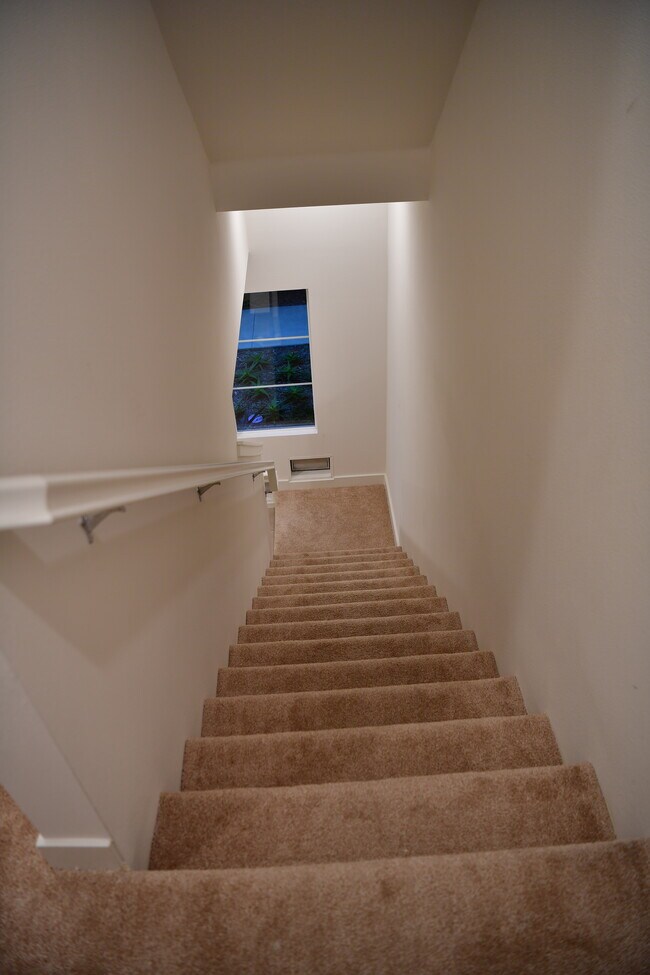 Building Photo - 3094 Doheny Way