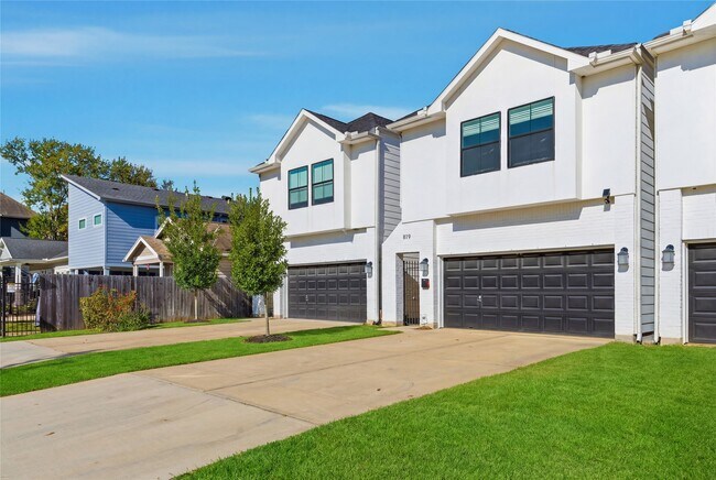 Foto del edificio - 819 W 19th St