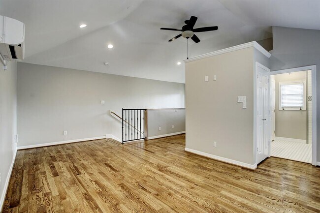 Foto del edificio - 712a Ridge St