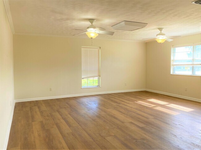 Foto del edificio - 803 Dogwood Ln