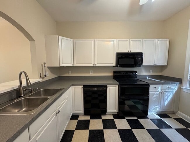 Building Photo - Townhome in Ashton Place