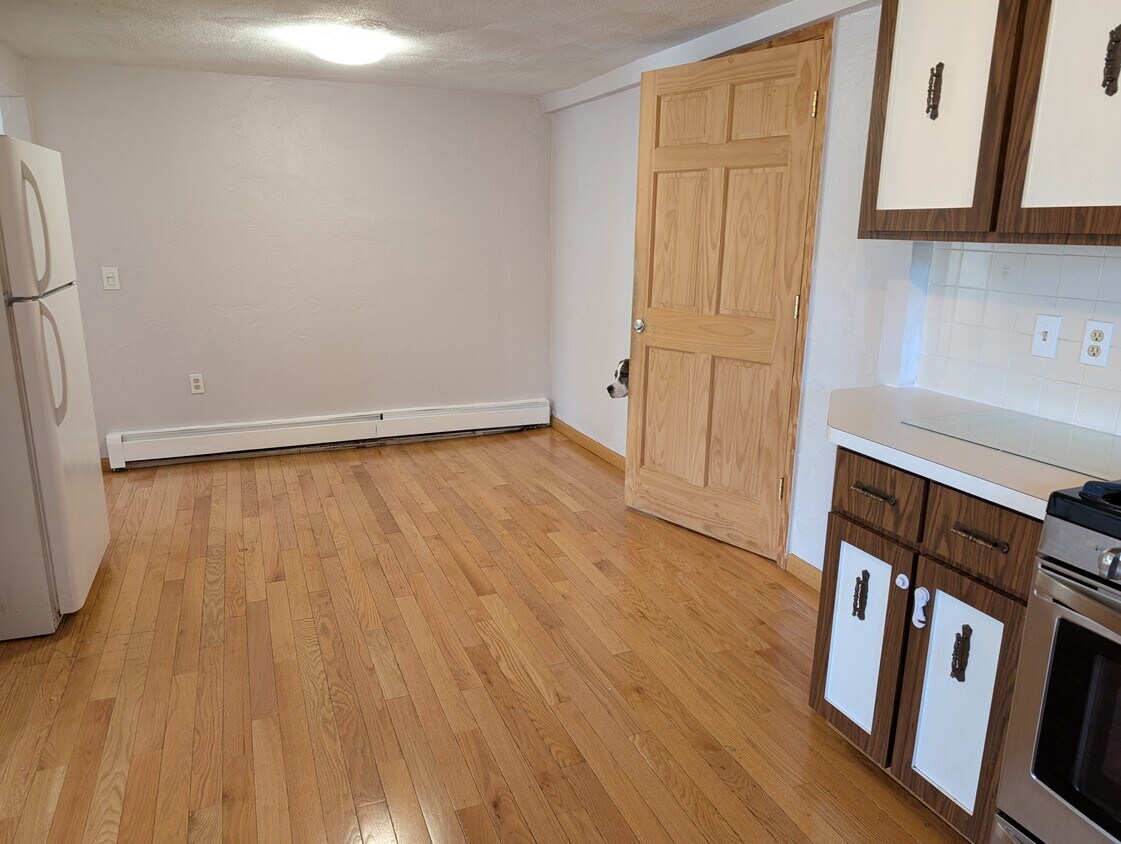 Eat in kitchen - 302 Riverside Ave