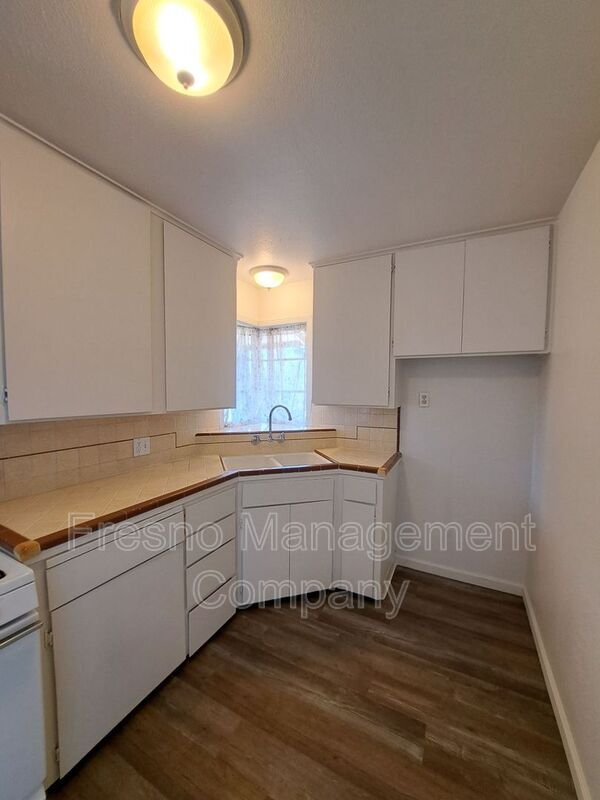 Foto del edificio - 1291 N. Fruit Ave.