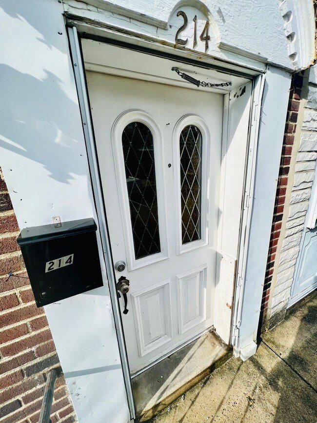 Building Photo - Brand New Three Bedroom Renovation w/ Huge...