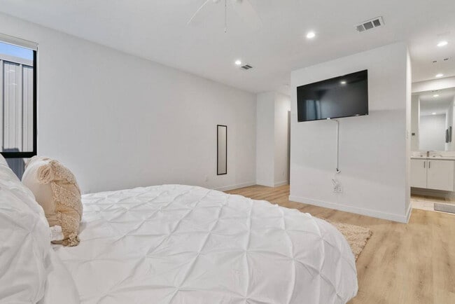 Foto del edificio - 4305 Roseland Ave