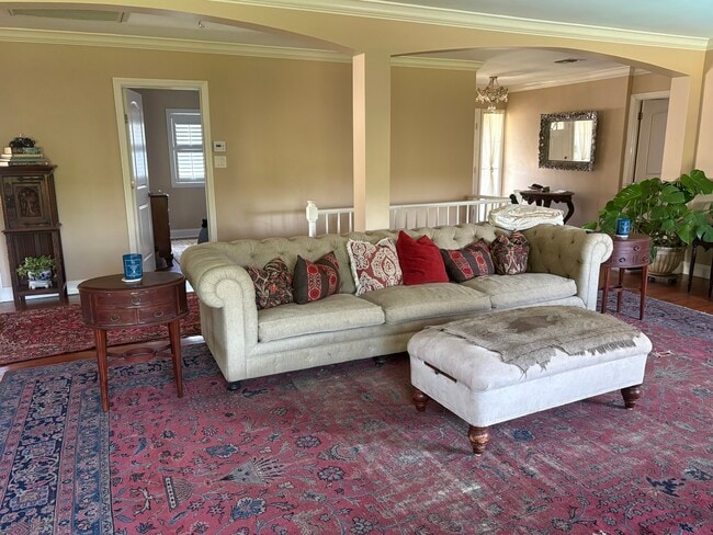 Foto del edificio - 5327 Valley Ridge Ave