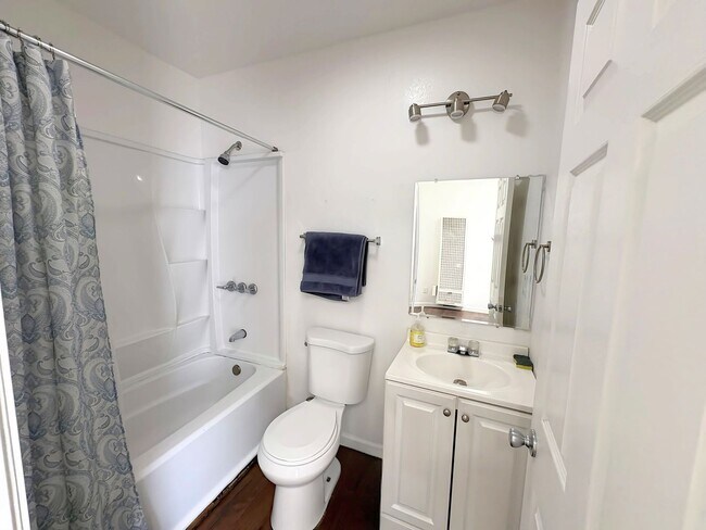 Foto del edificio - 711 E J St