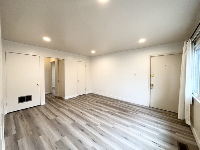 Building Photo - 3605 S 900 E