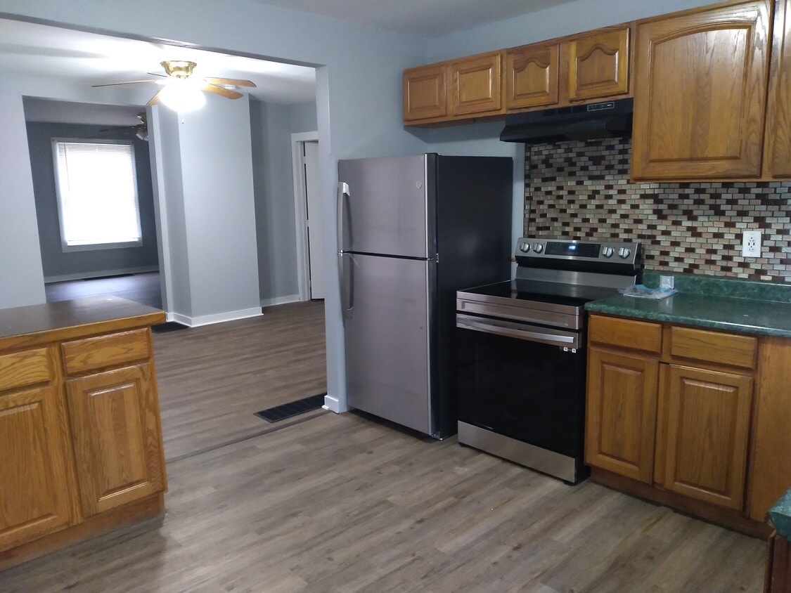 Primary Photo - 16 N 11th St