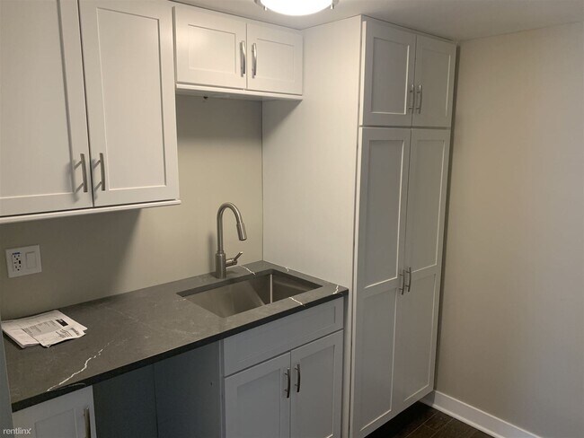 Building Photo - 1 br, 1 bath Apartment - 550 Sheridan Sq 1H