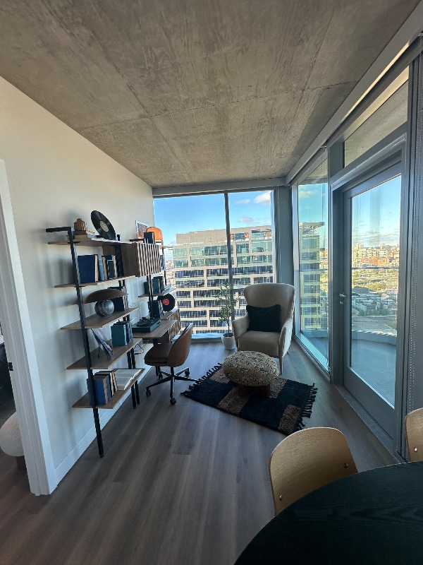 Foto del edificio - 315 N May St