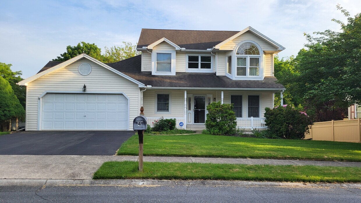 Primary Photo - 4 Blackmore Ct