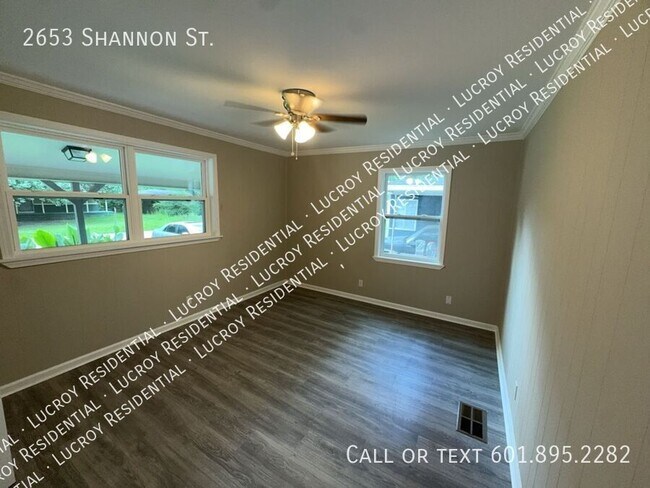 Foto del edificio - 2653 Shannon St