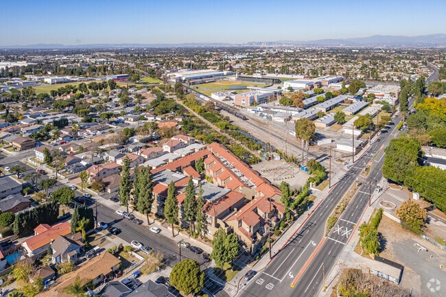 14809-14819 Downey Ave Paramount, CA 90723-4527 - 14809-14819 Downey Ave