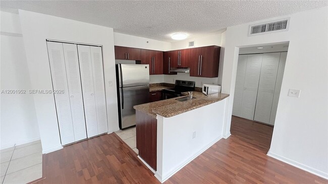 Foto del edificio - 771 N Pine Island Rd