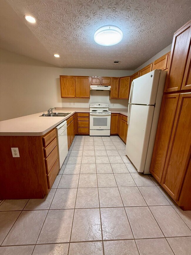Foto del edificio - Single Story Gainesville Townhome with Garage