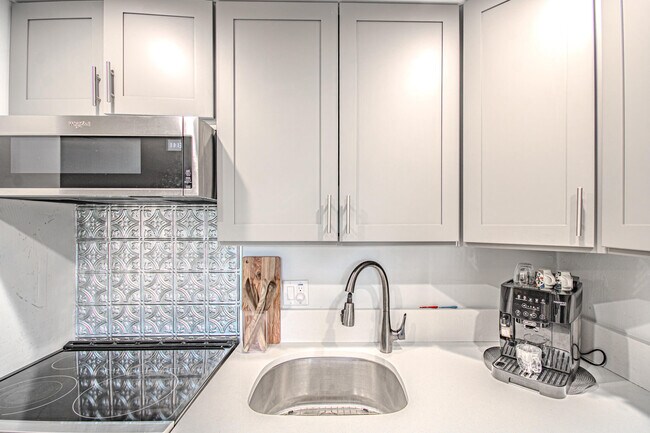 Building Photo - 660 Glouchester St