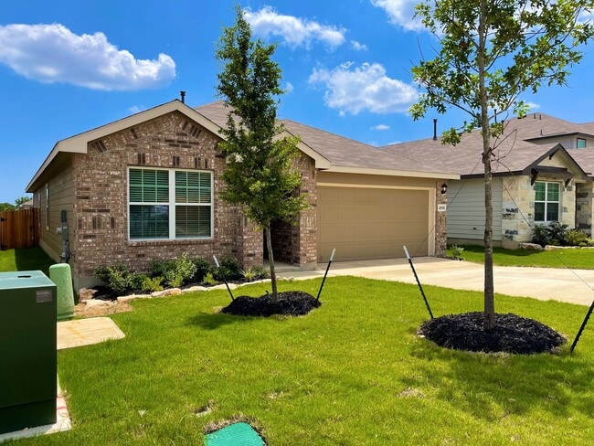 Building Photo - 4 Bedroom 1 Story  Home!