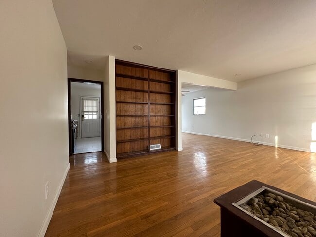 Foto del edificio - Brinwood Property APT A