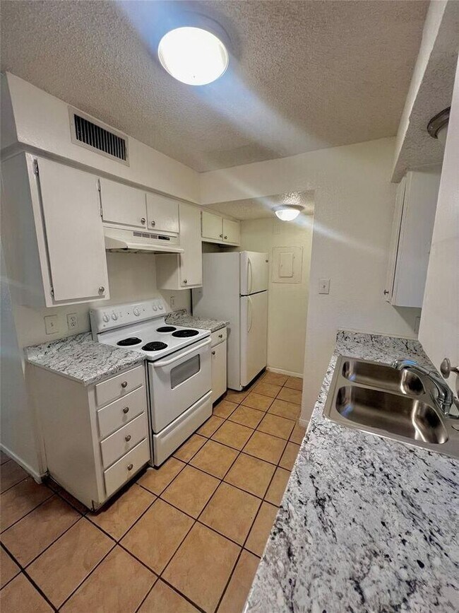 Foto del edificio - 4936 Diaz Ave