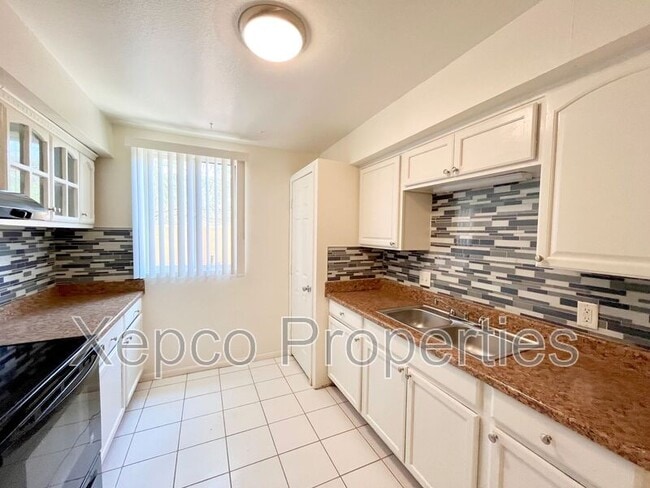 Building Photo - 13460 Quinta Way