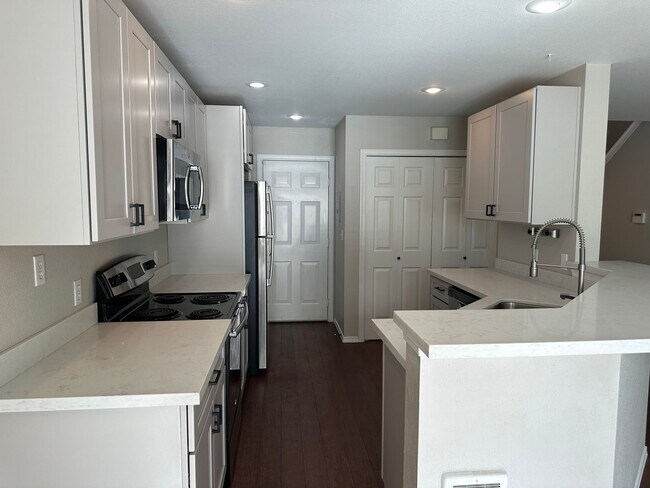 Building Photo - Canyonwood Townhouse ~ Bothell