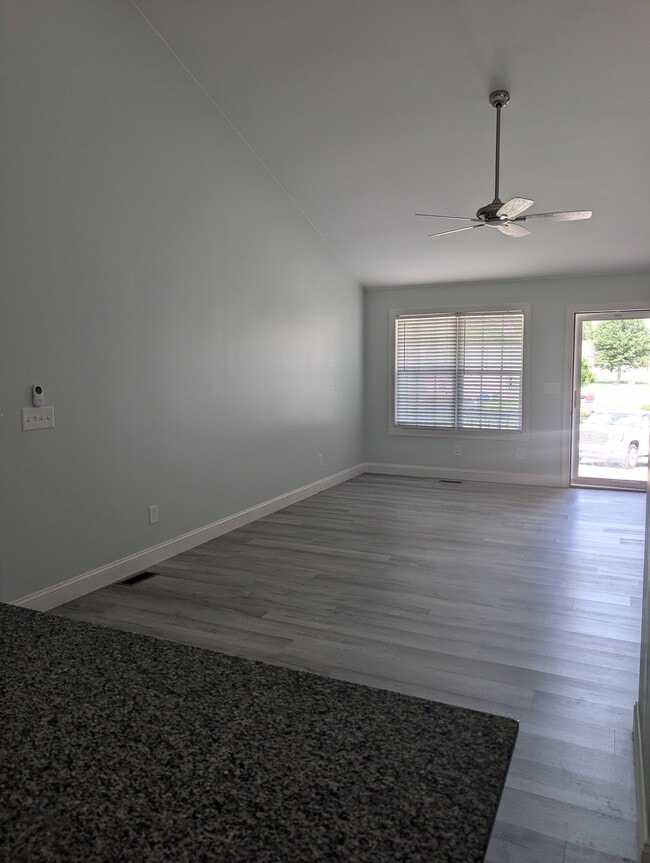 Foto del edificio - 3212 Grapevine Ct W