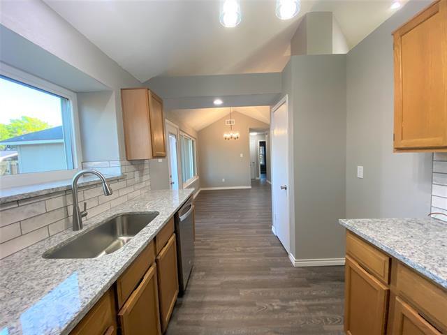 Foto del edificio - 4010 Drakestone Ave
