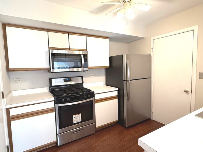 Foto del edificio - 408 Trenton Ct