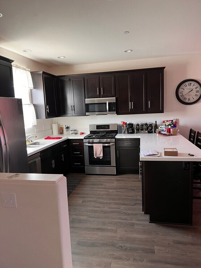 Building Photo - Charming 3-Bedroom 2.5 Bath Home for Rent ...