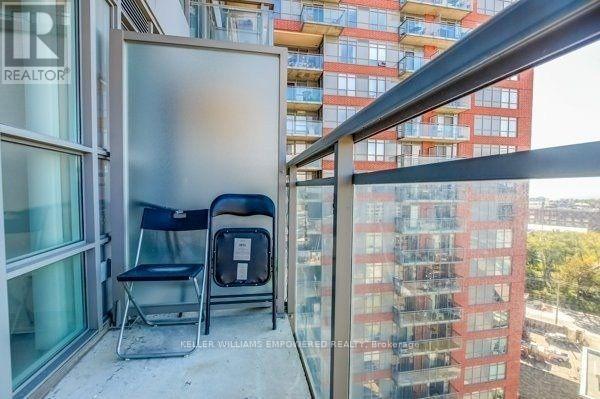 Photo du bâtiment - 38 Joe Shuster Way