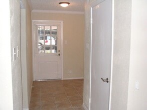 Building Photo - 8277 Kingsbrook Rd