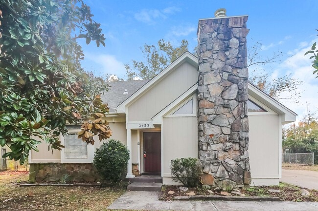 Foto del edificio - 3453 Cloudland Dr