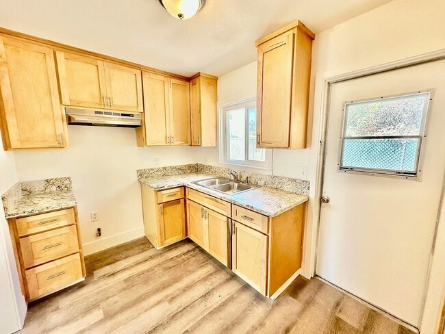 Foto del edificio - 4221 W Belmont Ave