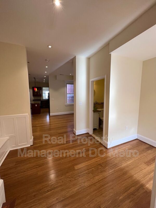 Building Photo - 32 Quincy Pl NE