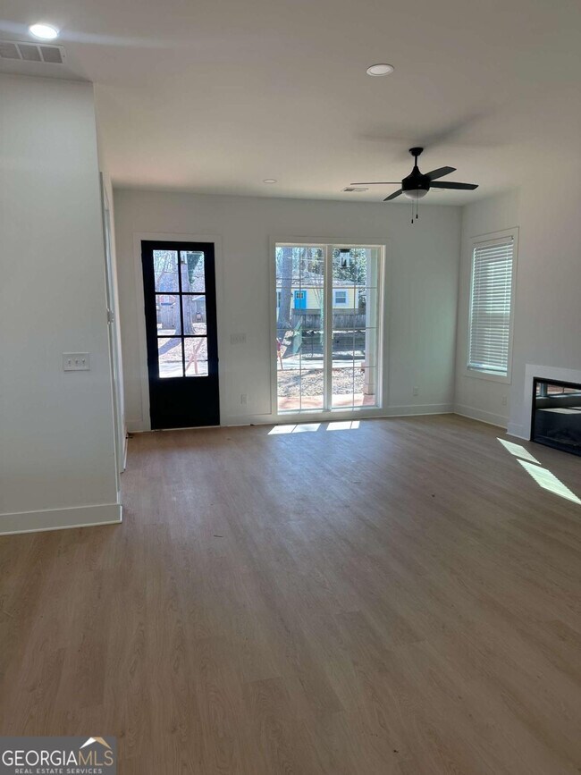 Foto del edificio - Room in Duplex on Plaza Ave SW