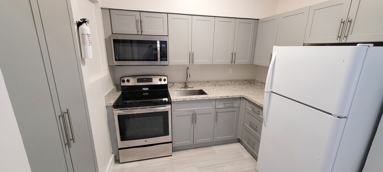 Foto principal - 927 NE 122nd St