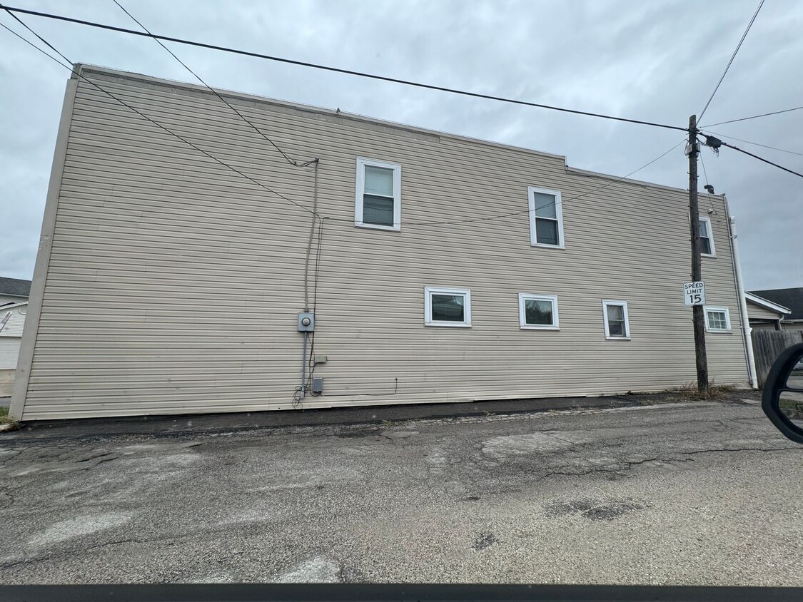 Building Photo - Rossford Ohio Rental