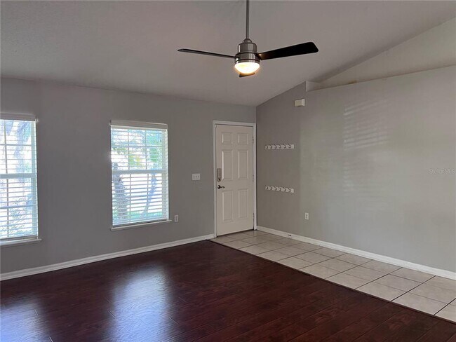Building Photo - 319 Velveteen Pl