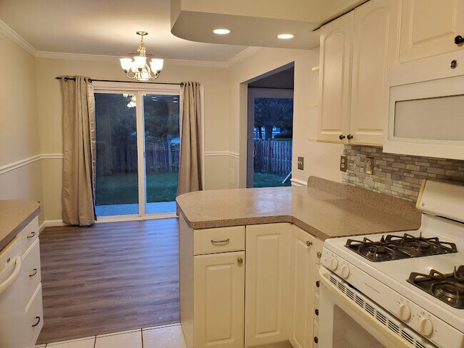 Building Photo - 2 Ginger Dr