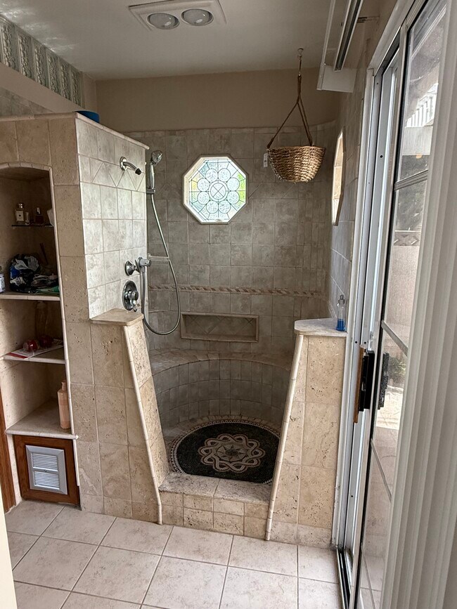 Foto del edificio - 22601 Iris Ave