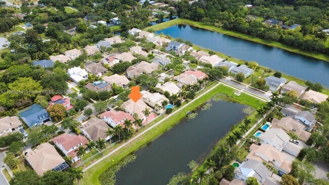 Foto del edificio - 4713 Village Way